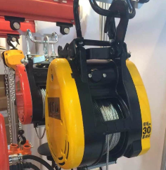 商場(chǎng)電動(dòng)葫蘆比易拉寶和宣傳單更有優(yōu)勢(shì)