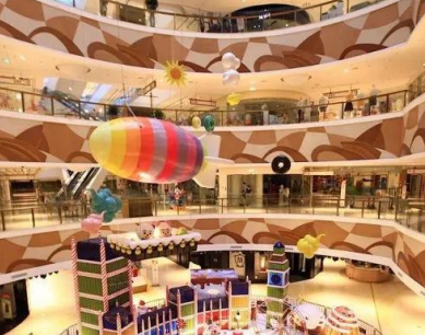 如何用商場(chǎng)電動(dòng)葫蘆提高商場(chǎng)中庭的吸引力